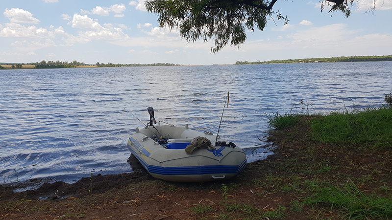 Apache resort koster dam rubberduck on bank