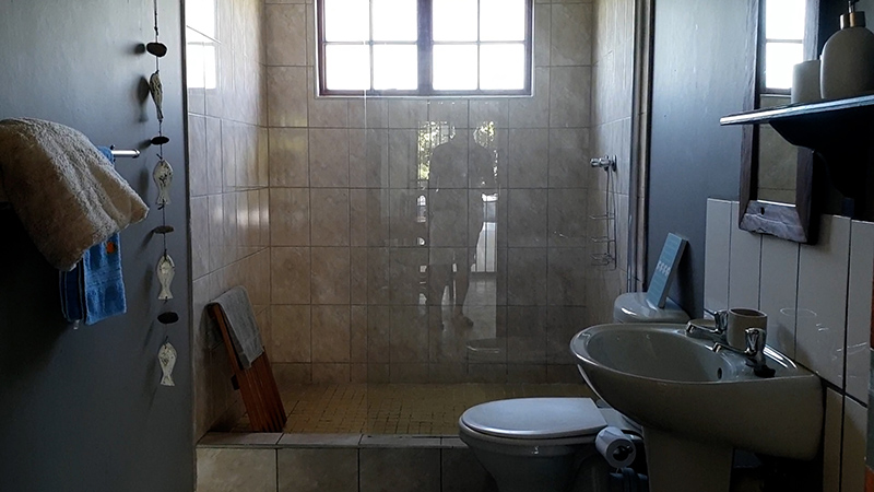 The bathroom at the cottage at Fountain Hall Guest Farm