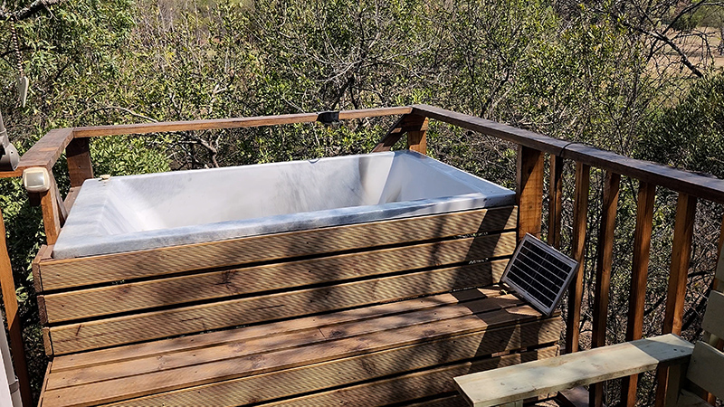 The outside jacuzzi at the cabin on the Olifants River