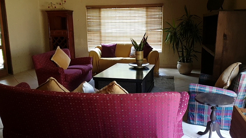 The lounge in the farmhouse at Zwartkop Dam