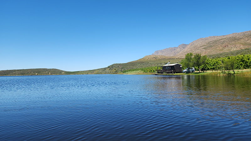 View of the Damhuis dam from a canoe on the water
